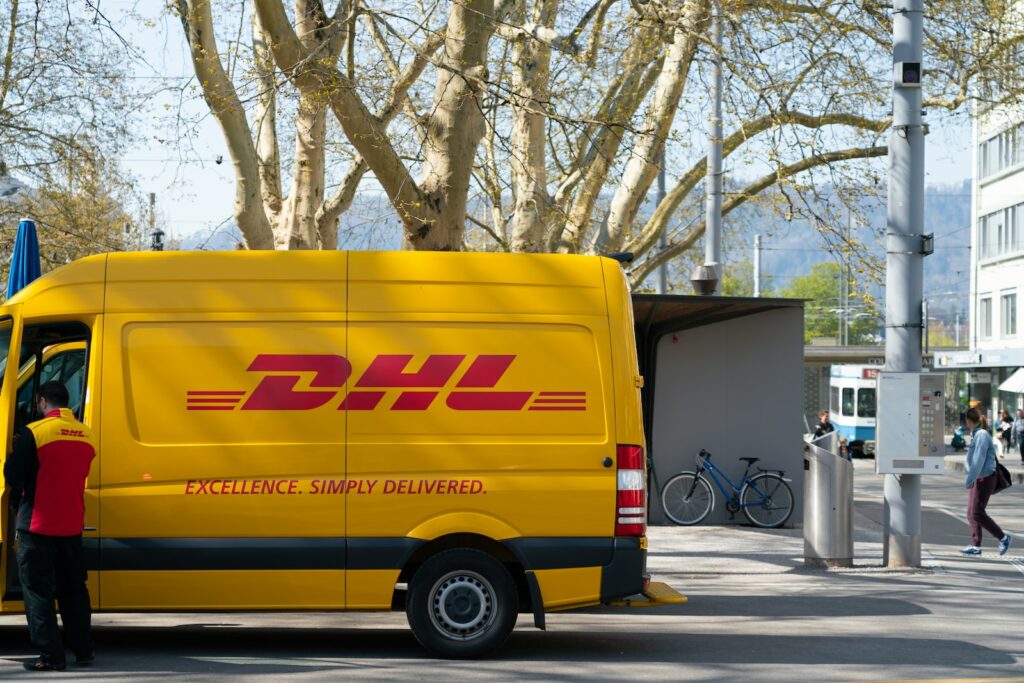 fast courier shipment with DHl